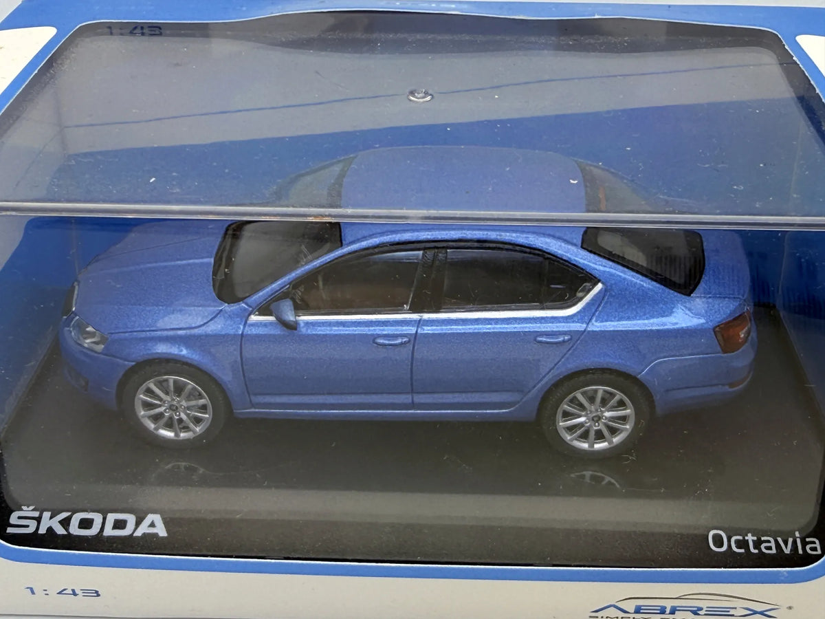 ŠKODA OCTAVIA MK3 Z 2012 R. Abrex Niebieski 1:43 – zdjęcie 2
