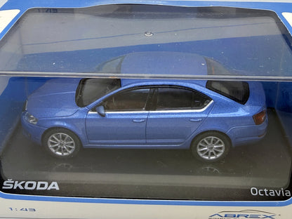 ŠKODA OCTAVIA MK3 Z 2012 R. Abrex Niebieski 1:43 – zdjęcie 2
