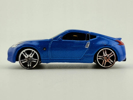 2009 Nissan 370Z Maisto 2009 Niebieski 1:64 – zdjęcie 2