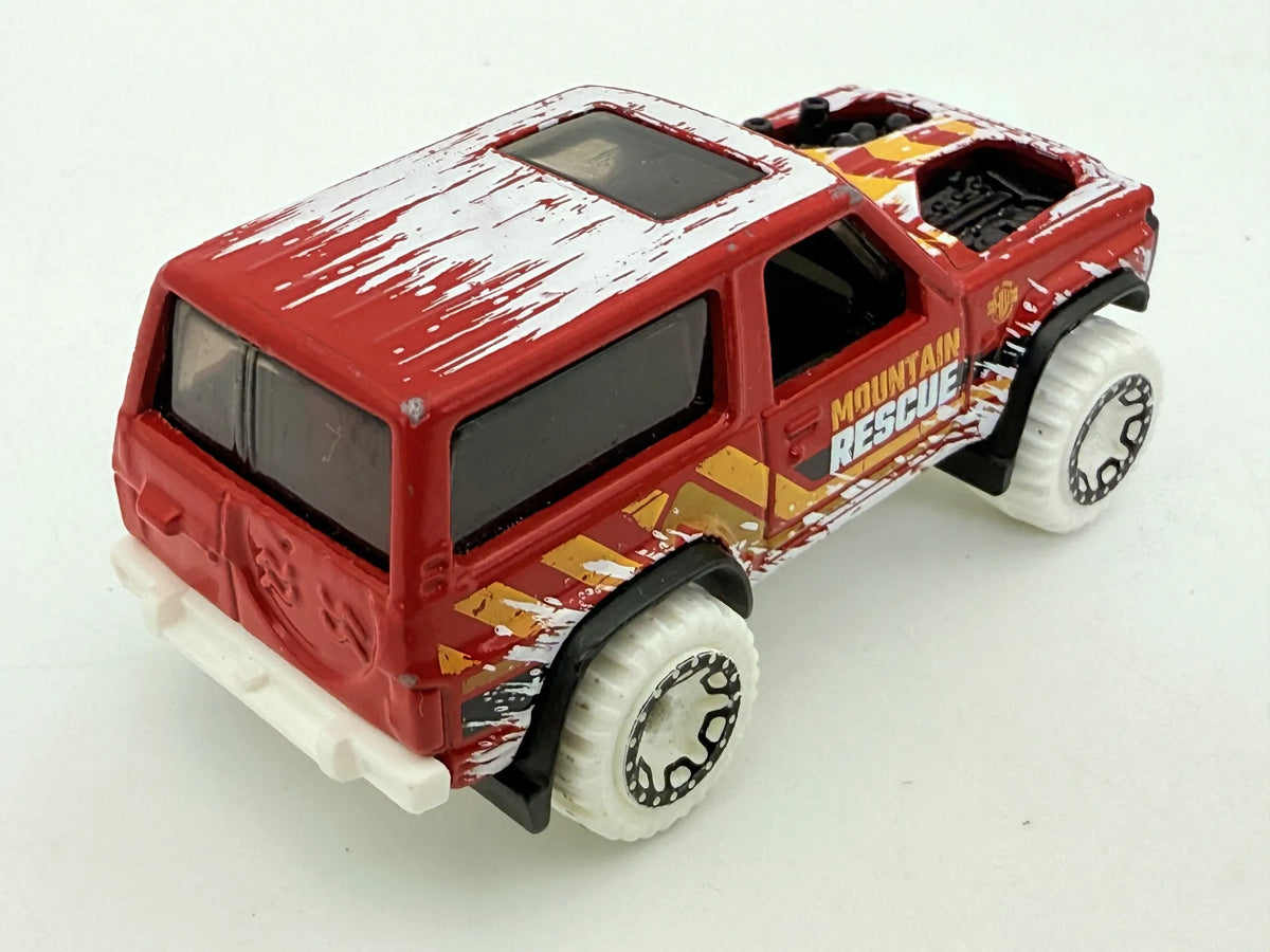 Nissan Patrol Custom Hot Wheels 2022 Czerwony 1:64 – zdjęcie 2