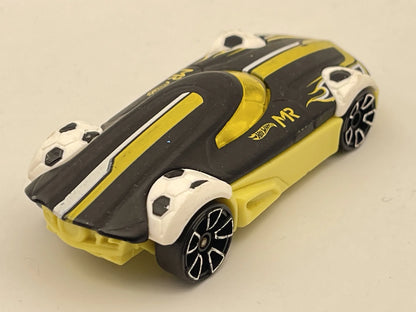 MR11 - Marco Reusa, Futbol Hot Wheels, Die cast BDD12, Czarno-Żółty, 1:64 – zdjęcie 2