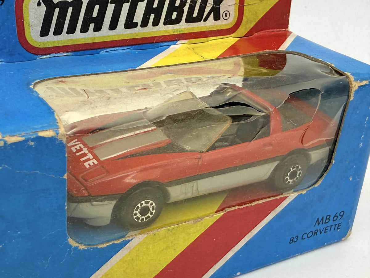 '83 CORVETTE Mainline Matchbox 1981 Czerwony 1:64 Made in Macau – zdjęcie 2