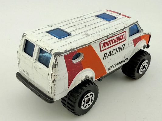 4X4 CHEVY VAN Matchbox 1981 Biały 1:74 Made in Macau 2xMetal – zdjęcie 2