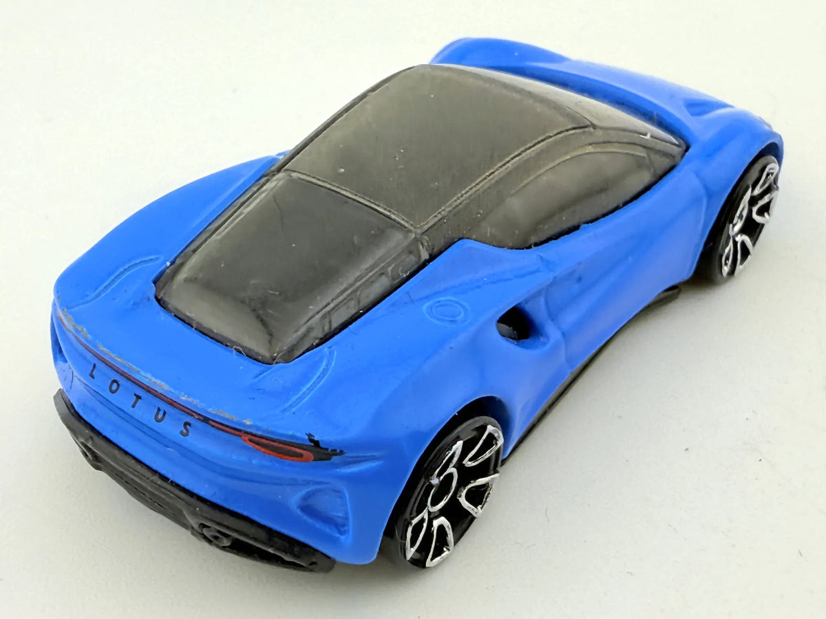 Lotus Emira Hot Wheels Niebieski 1:64 – zdjęcie 2