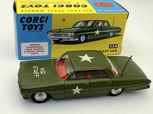 OLDSMOBILE SUPER 88 H.Q. STAFF CAR Wojsko Corgi Zielony 1:43 – zdjęcie 2