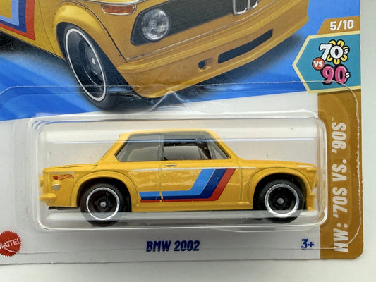 BMW 2002 '70 VS '90 Hot Wheels 2024 Żółty 1:64 Protektor – zdjęcie 2