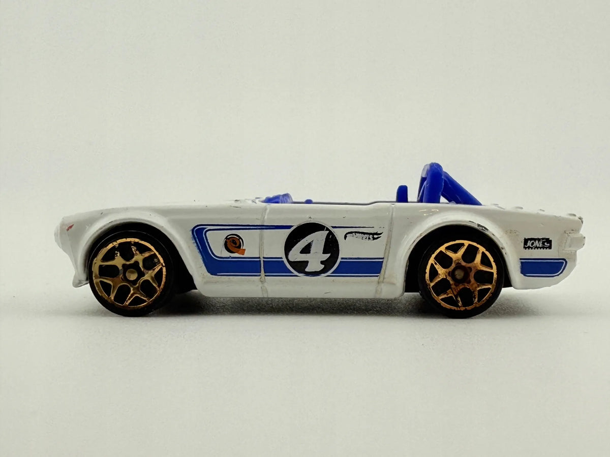 Triumph Tr6 Hot Wheels 2009 Biały 1:64 – zdjęcie 2