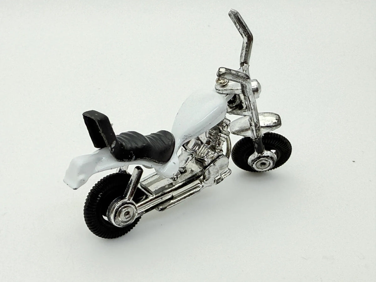 Motocykl Biało-Czarny 1:64 Made in Macao – zdjęcie 2