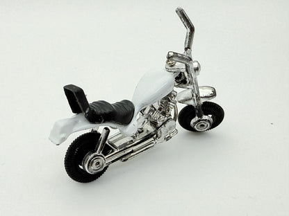 Motocykl Biało-Czarny 1:64 Made in Macao – zdjęcie 2