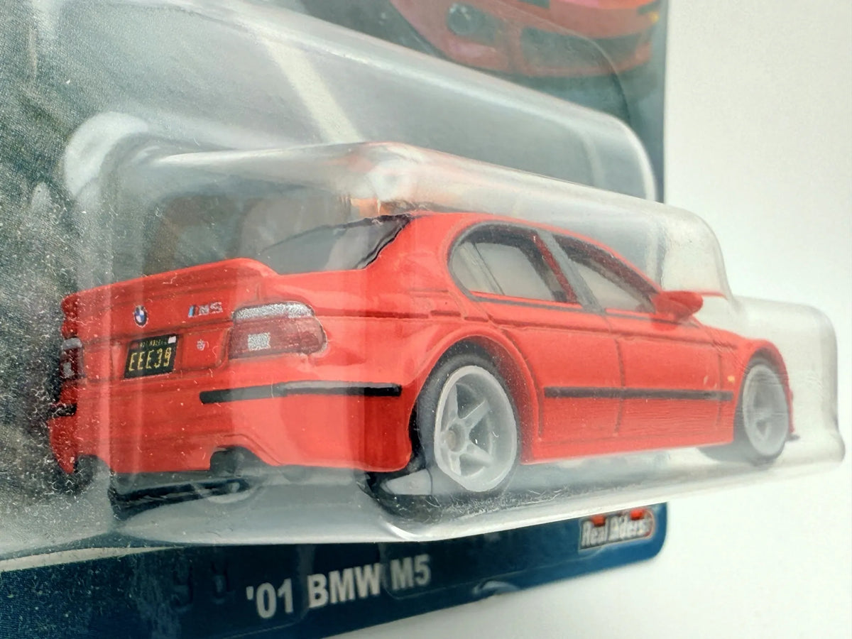 '01 BMW M5 Hot Wheels Premium 2021 Czerwony 1:64 2xMetal – zdjęcie 2