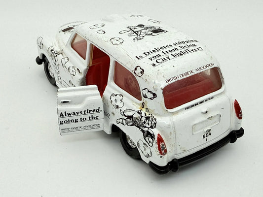 Austin London Taxi, Corgi, Made in Gt Britain, Die cast Resoraki Biały 1:64 – zdjęcie 2