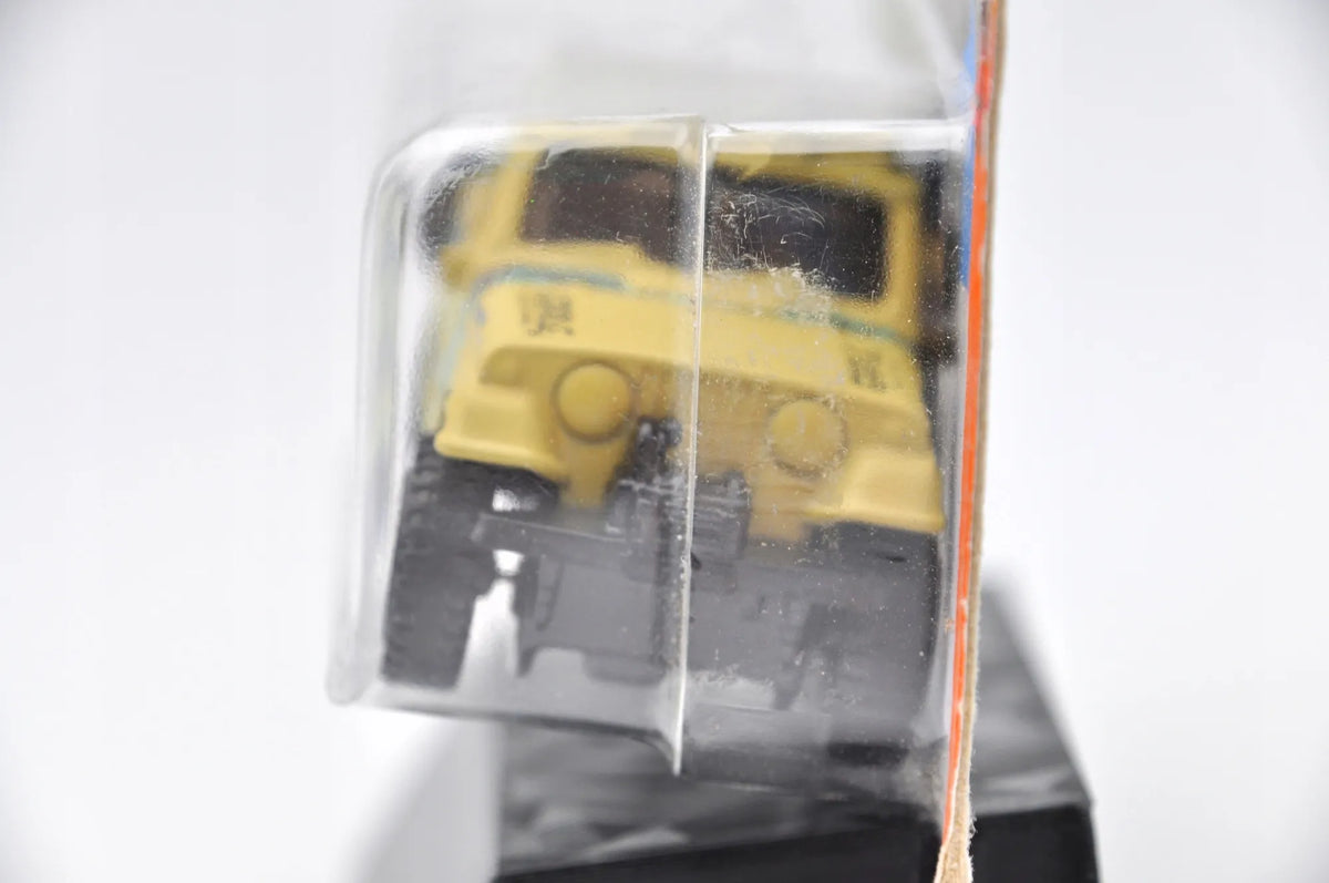 '67 JEEPSTER COMMANDO Hot Wheels 2023 Żółty 1:64 – zdjęcie 2