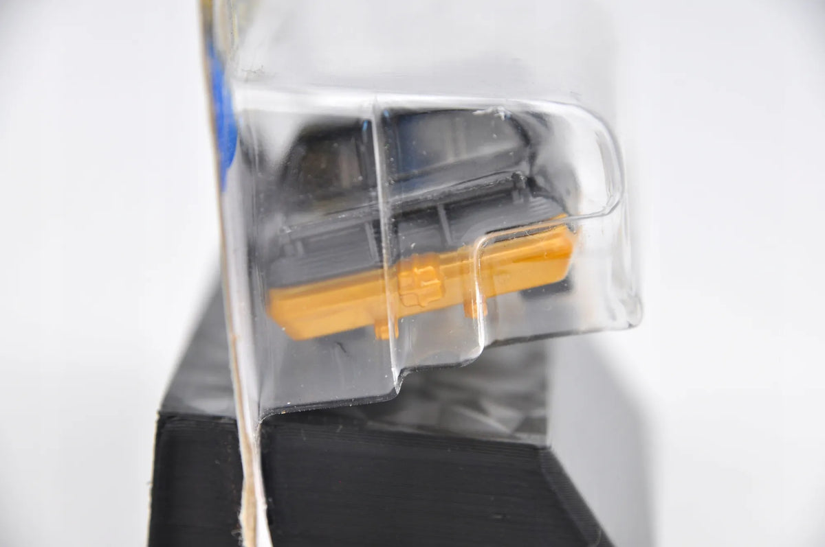 Aston Martin Dbs Hot Wheels Żółty 1:64 – zdjęcie 2