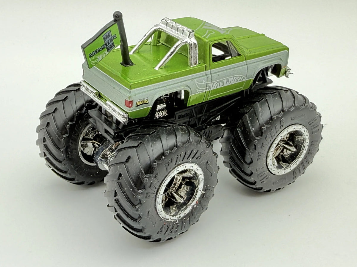MONSTER TRUCK Chevrolecie Silverado 1983, Hot Wheels, Die cast MT, 1:64 – zdjęcie 2