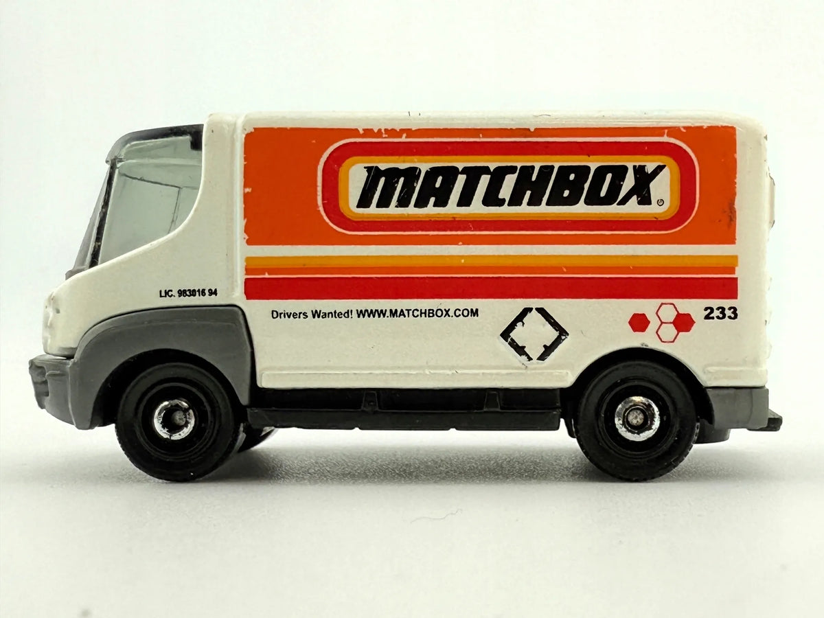 Electric Van Matchbox 2017 Biały 1:64 – zdjęcie 2