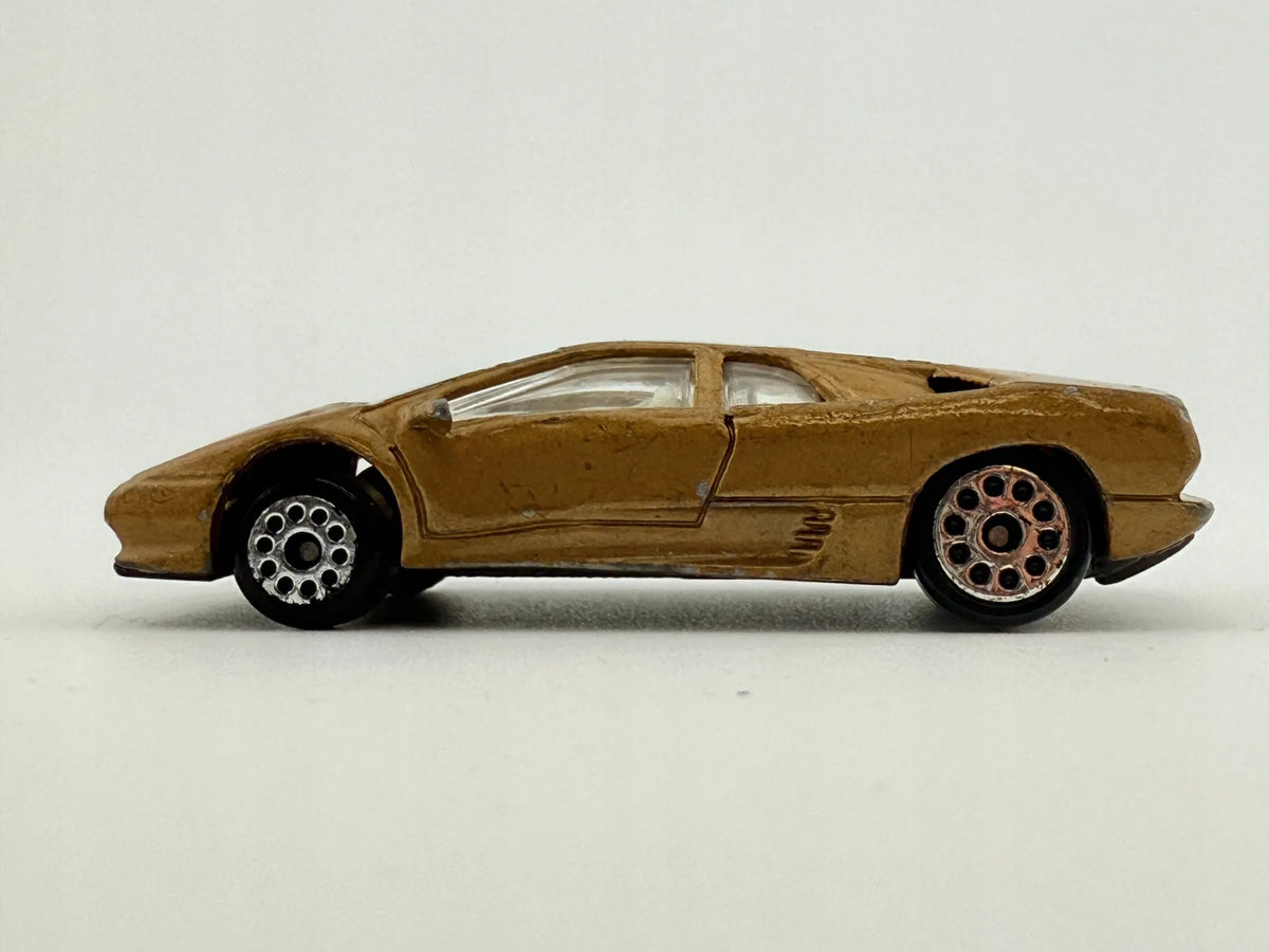 Ferrari F40 Maisto Złoty 1:64 – zdjęcie 2