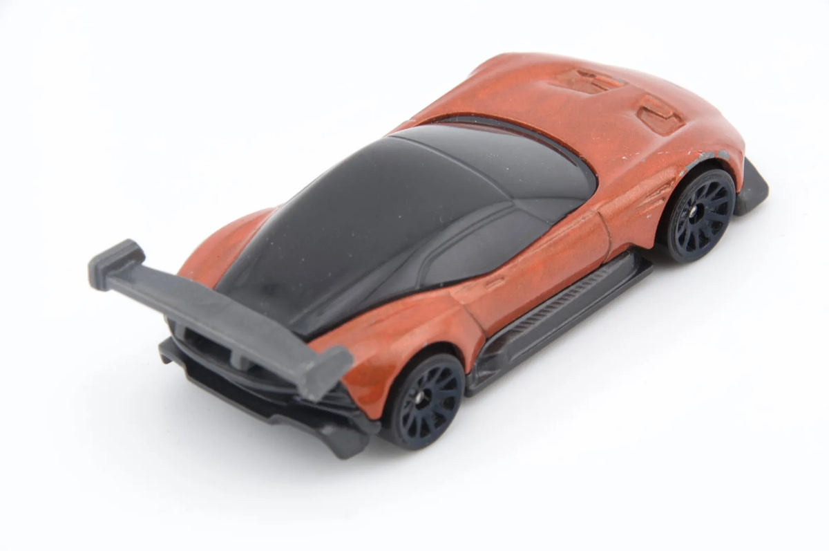 Aston Martin Vulcan Hot Wheels Pomarańczowy 1:64 – zdjęcie 2