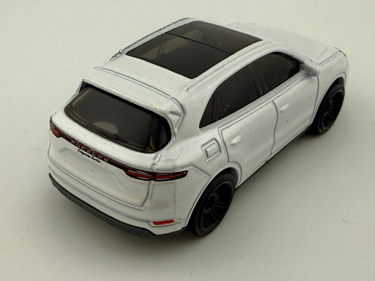 Porsche Cayenne Turbo Mainline Matchbox 2021 Biały 1:64 – zdjęcie 2