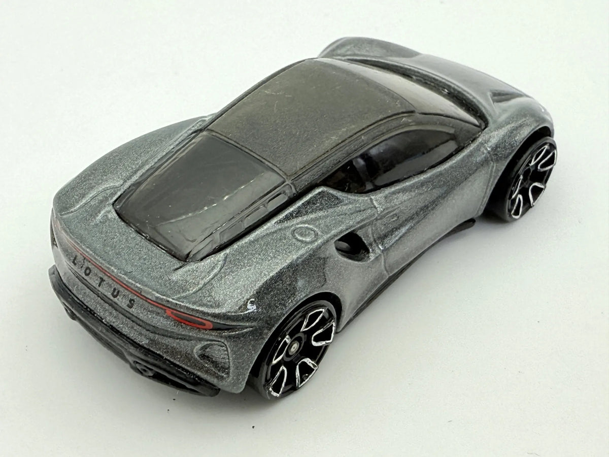 Lotus Emira Hot Wheels Szary 1:64 – zdjęcie 2