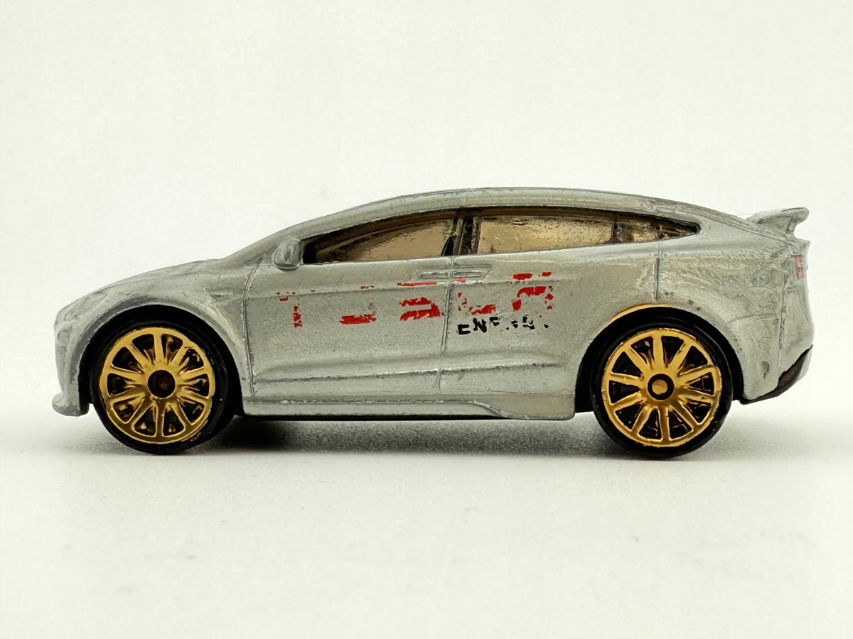 Tesla Model X Mainline Hot Wheels 2018 Srebrny 1:64 – zdjęcie 2