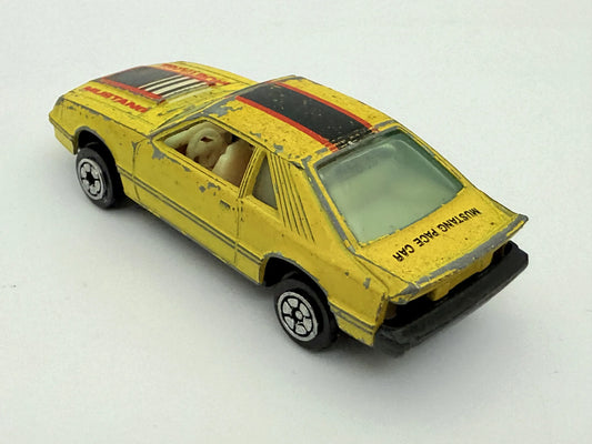 '80 Ford Mustang Pace Car Yatming Żółty 1:64 – zdjęcie 2