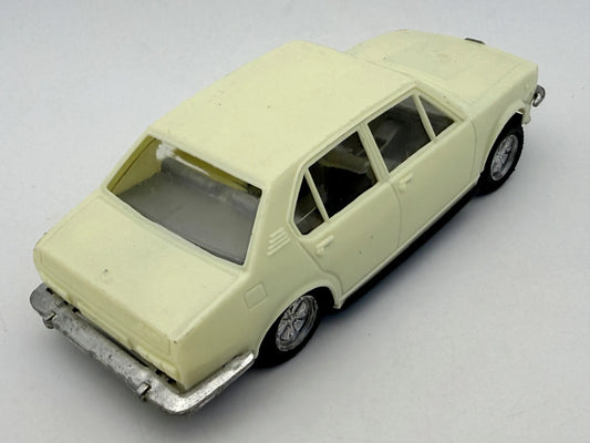 ALFA ROMEO ALFETTA Eurostil Kremowy 1:25 Made in Italy – zdjęcie 2