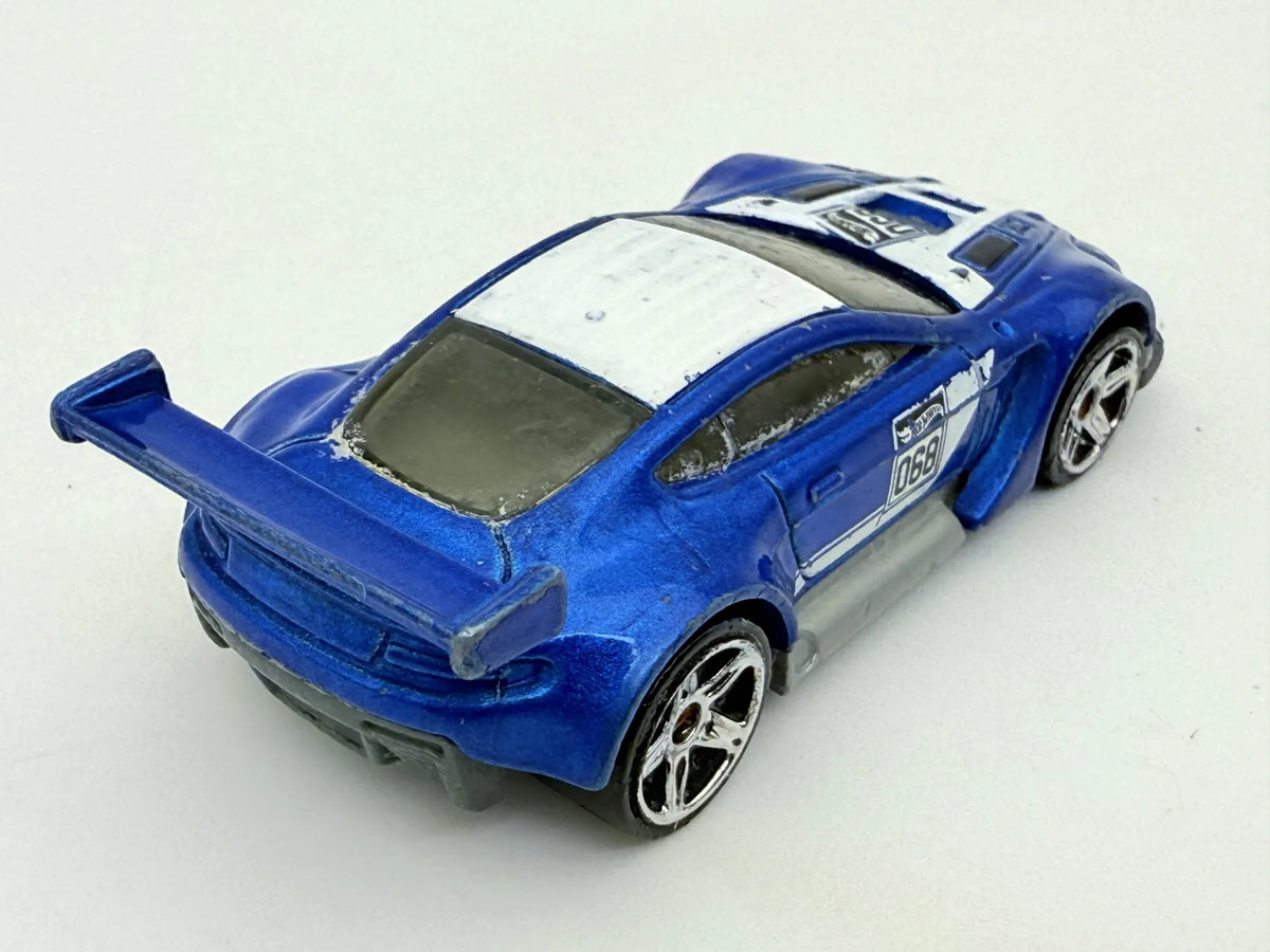 Aston Martin Vantage Gt3 Hot Wheels Niebiesko-Biała 1:64 – zdjęcie 2