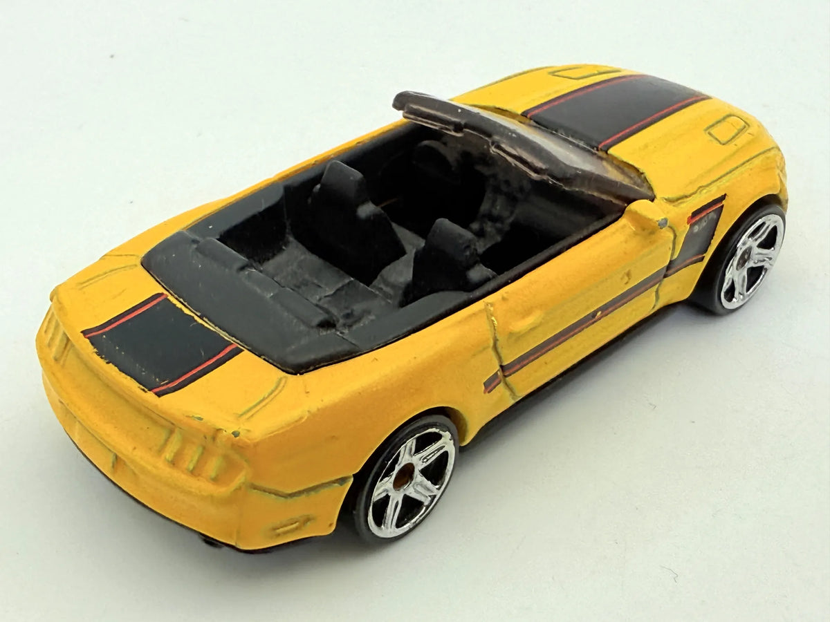 2015 Ford Mustang Gt Convertible, Hot Wheels, die cast resoraki, 1:64 – zdjęcie 2