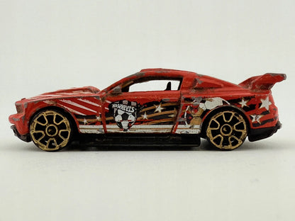 Custom 12 Ford Mustang Hot Wheels 2011 Czerwony 1:64 – zdjęcie 2