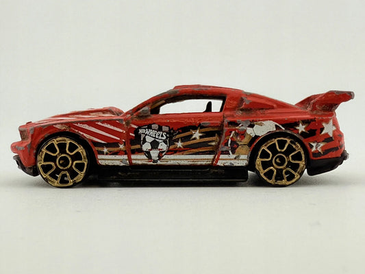 Custom 12 Ford Mustang Hot Wheels 2011 Czerwony 1:64 – zdjęcie 2