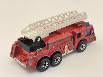FIRE ENGINE, STRAŻ POŻARNA, Matchbox 1982, Die cast, Czerwony 1:64 Resoraki – zdjęcie 2