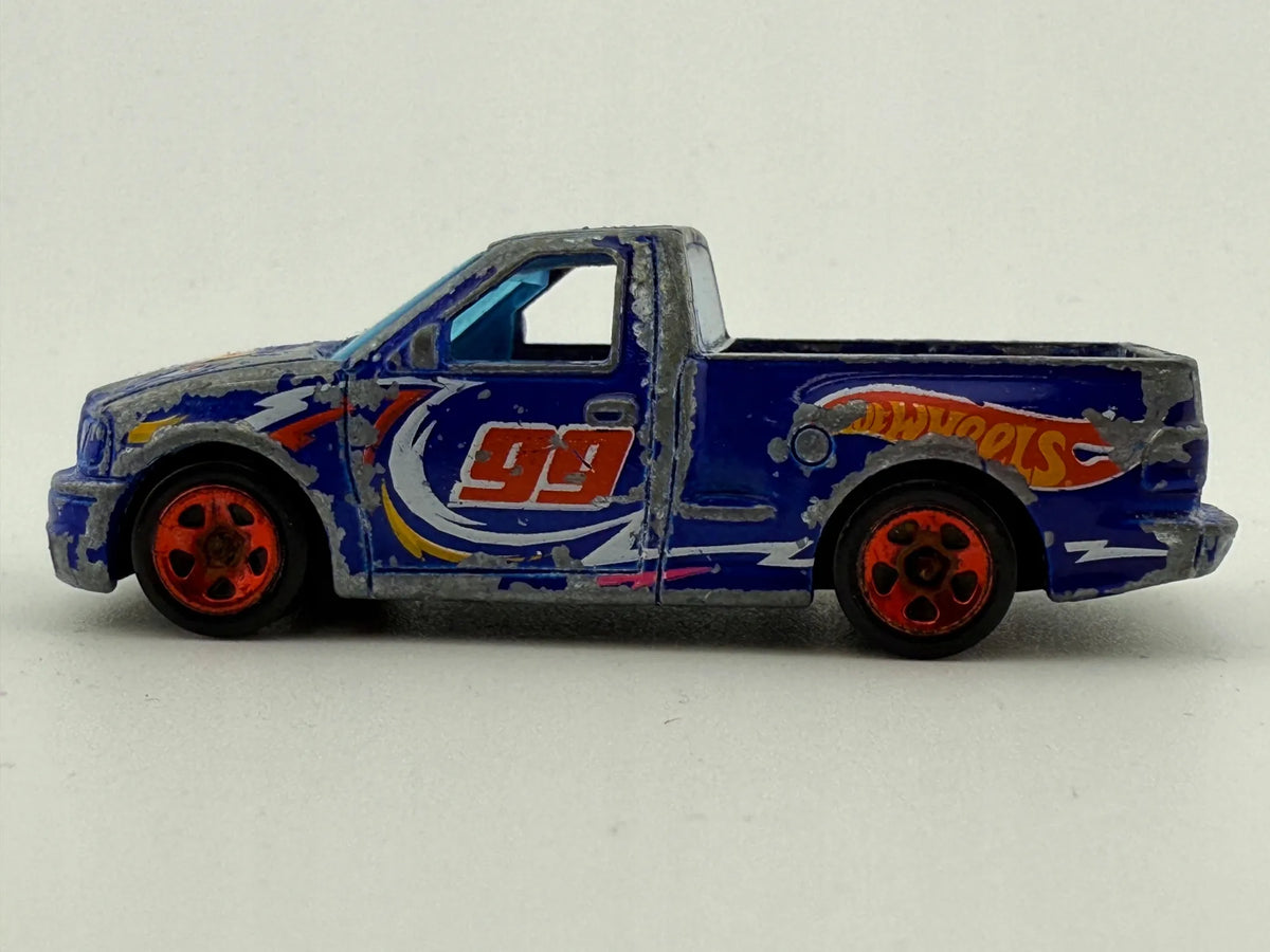F-150 Lightning Hot Wheels 2020 Niebieski 1:64 – zdjęcie 2