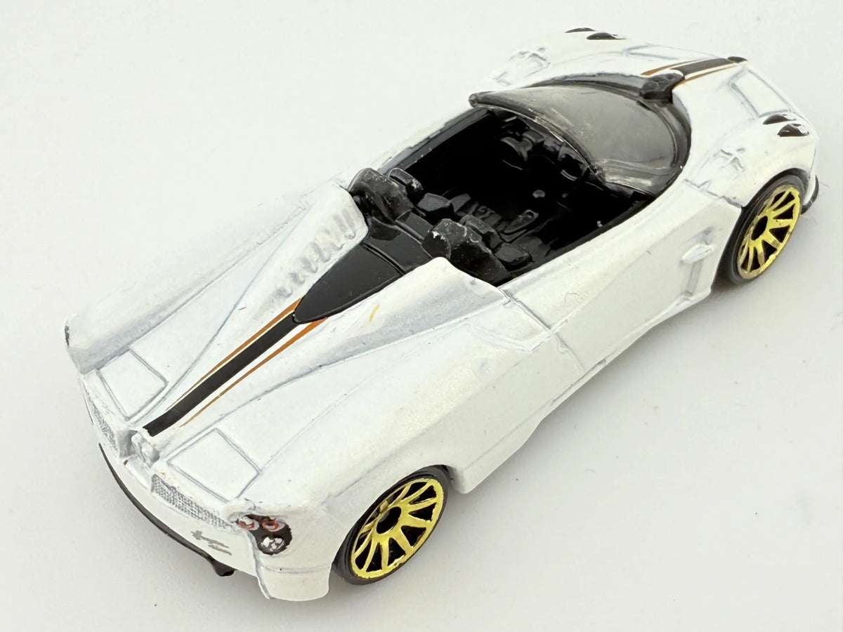 '17 PAGANI HUAYRA ROADSTER, Hot Wheels 2017, Die cast DTW86, Biały, 1:64 – zdjęcie 2
