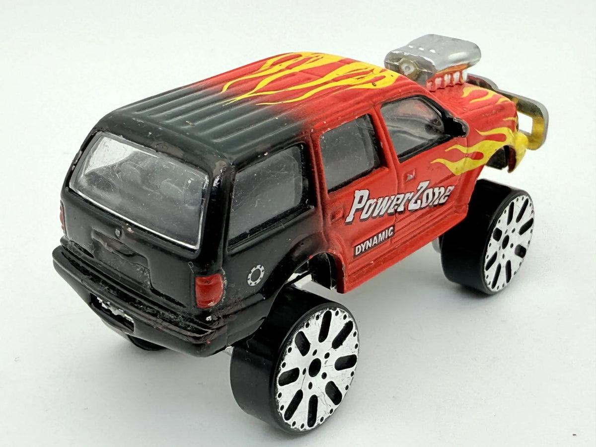 Ford Explorer Czerwono-Czarna 1:64 – zdjęcie 2