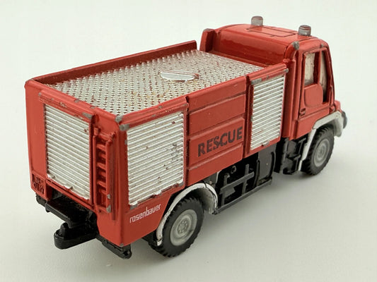 Ciężarówka Mercedes-Benz Unimog U 300 Mainline Straż pożarna Matchbox 1:64 – zdjęcie 2