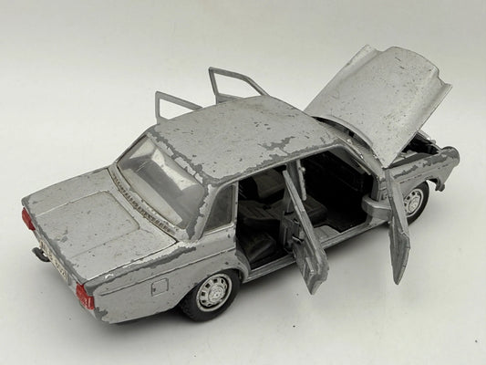 Volvo 164 Polistil '70 Srebrny 1:24 Made in Italy – zdjęcie 2