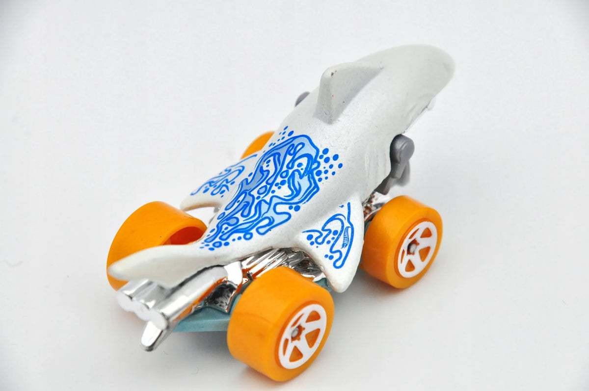 SHARKRUISER, Hot Wheels 2011, Die cast DHP30, Biały, 1:64, Resoraki – zdjęcie 2