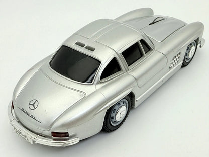 Mercedes-Benz 300 Sl Srebrny 1:32 – zdjęcie 2