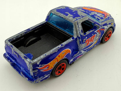 Ford F-150 Svt Lightning Hot Wheels 2020 Niebieski 1:64 – zdjęcie 2