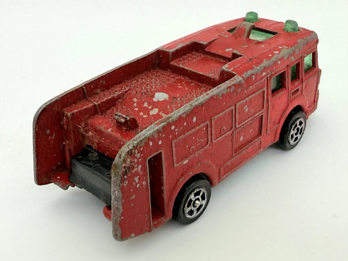 Fre Fire Tender Corgi Czerwony 1:64 Made in Wielka Brytania – zdjęcie 2