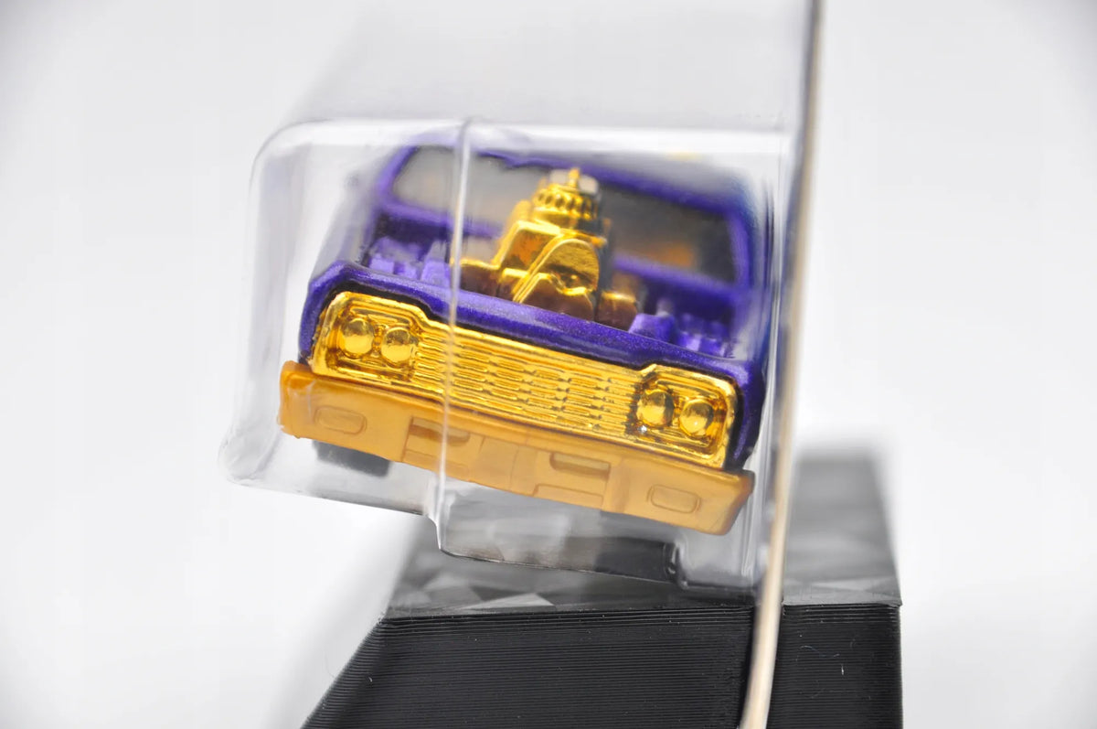 '64 Chevy Impala Halloween Hot Wheels 2023 Fioletowy 1:64 – zdjęcie 2