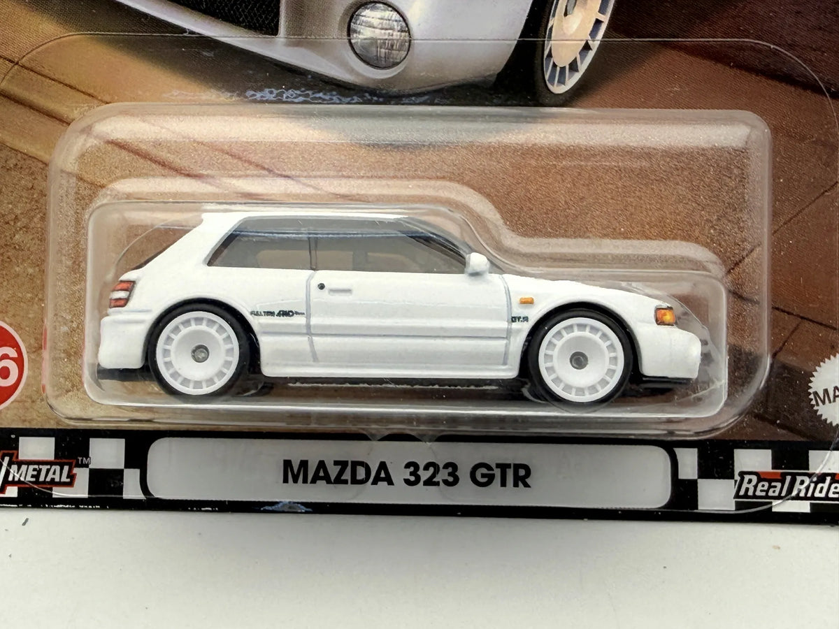 MAZDA 323 GTR Hot Wheels 2022 Biały 1:64 Hatchback – zdjęcie 2