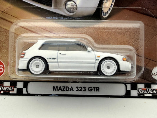 MAZDA 323 GTR Hot Wheels 2022 Biały 1:64 Hatchback – zdjęcie 2