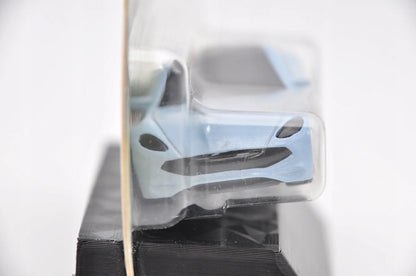 KARMA REVERO Matchbox 2024 Jasnoniebieski 1:64 – zdjęcie 2