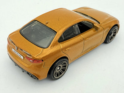 ALFA ROMEO GIULIA, Matchbox 2019, Die cast MB1205, Złoty, 1:66, Resoraki – zdjęcie 2