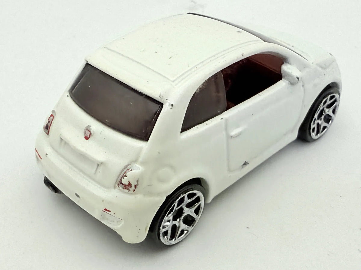 Fiat 500, Hot Wheels 2013, resoraki, die cast, 1:64, biały – zdjęcie 2