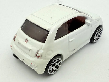 Fiat 500, Hot Wheels 2013, resoraki, die cast, 1:64, biały – zdjęcie 2