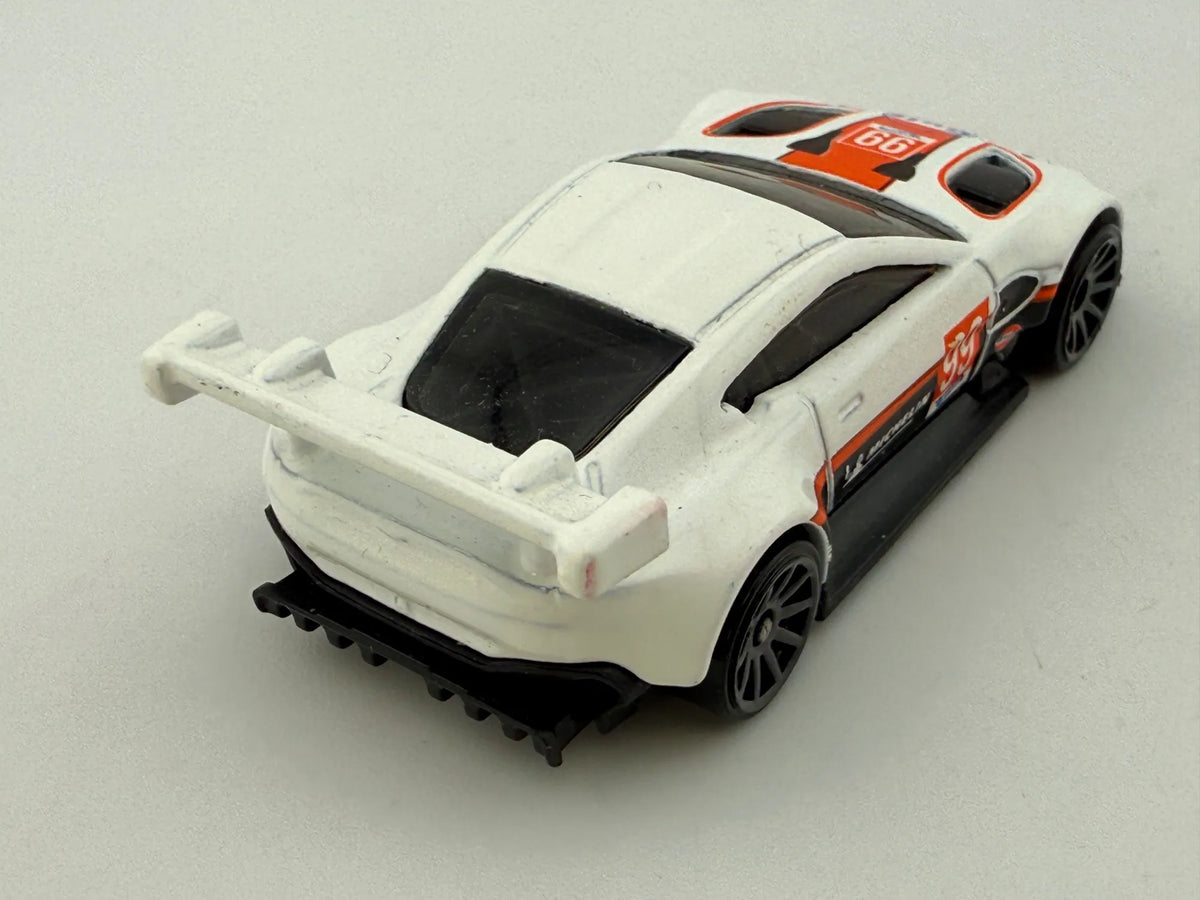Aston Martin Vantage Gte Hot Wheels 2021 Biały 1:60 – zdjęcie 2