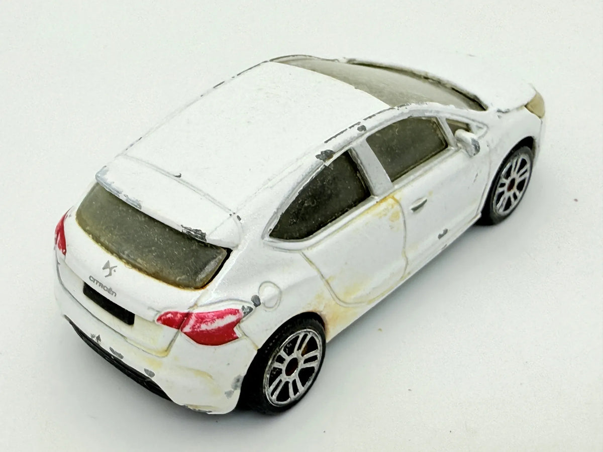 Citroën Ds4 Majorette Biała 1:64 – zdjęcie 2