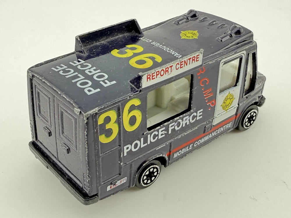POLICE FORCE VAN Jak Mercedes 208 Kaczka, Die cast 07/10, 1:64, Resoraki